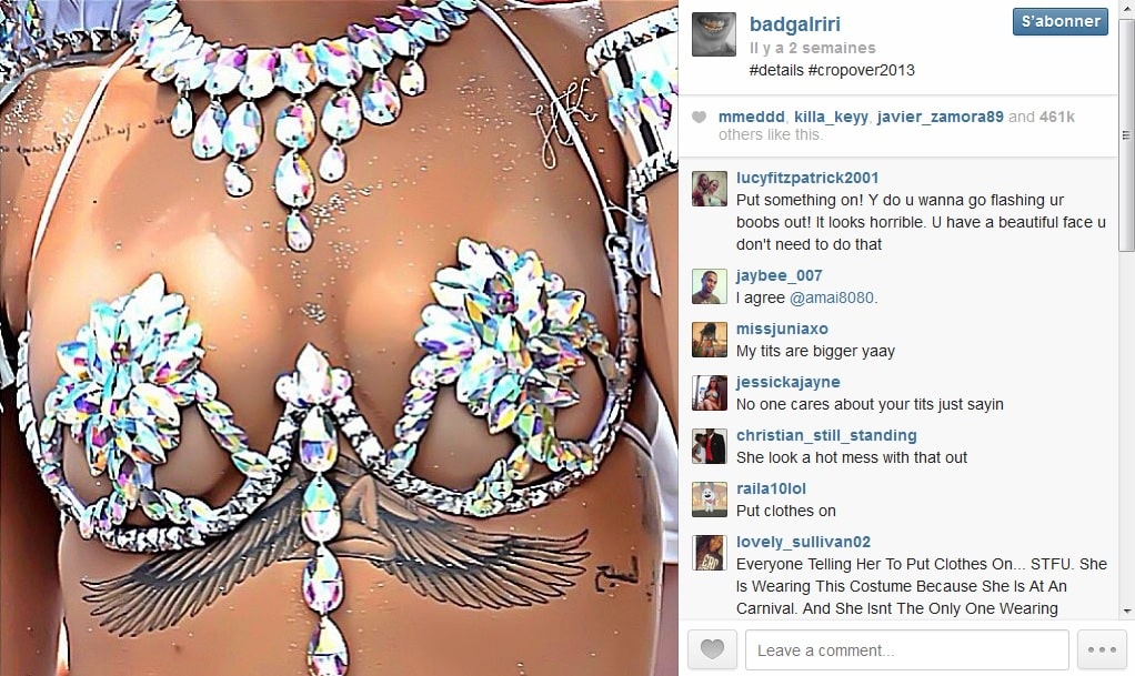 Rihanna montre sa poitrine couverte d'un soutien-gorge de diamants